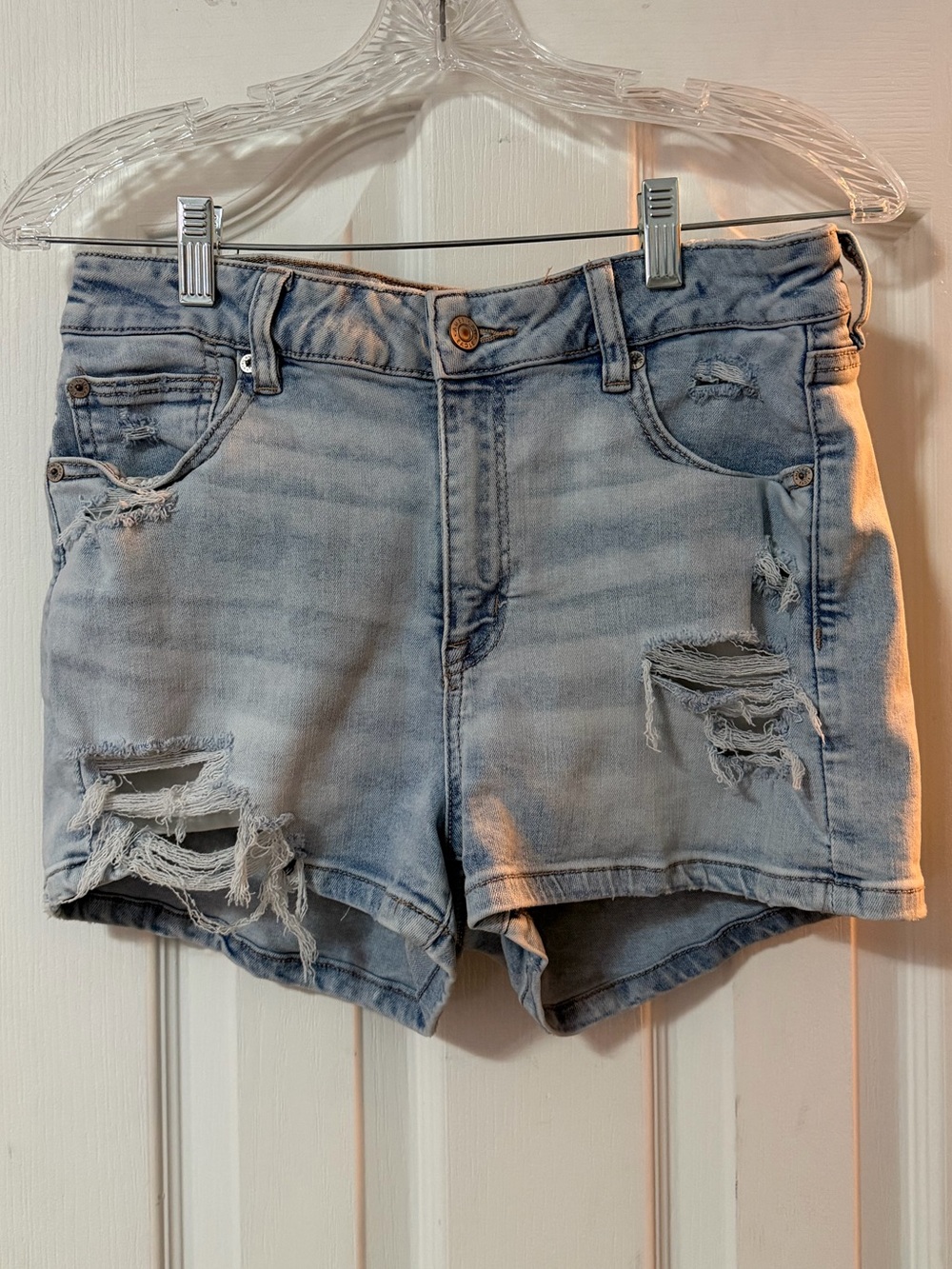 American Eagle Light Wash Distressed Women's Denim Shorts. Size 10